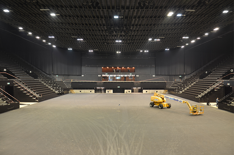 Arge Degelo/Berrel Berrel Kräutler; Foto © Michael Protschky 2018 Die zentrale Arena komplett in schwarz und bereit für Fernsehübertragungen